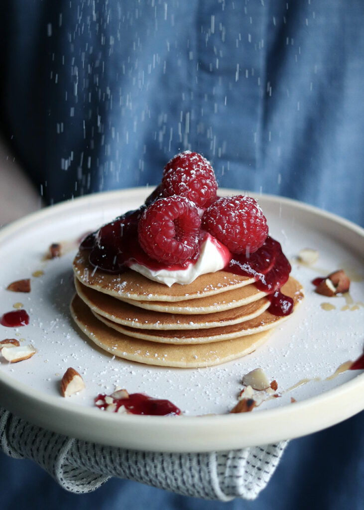 Foodfotografie von Pancakes mit Himbeeren