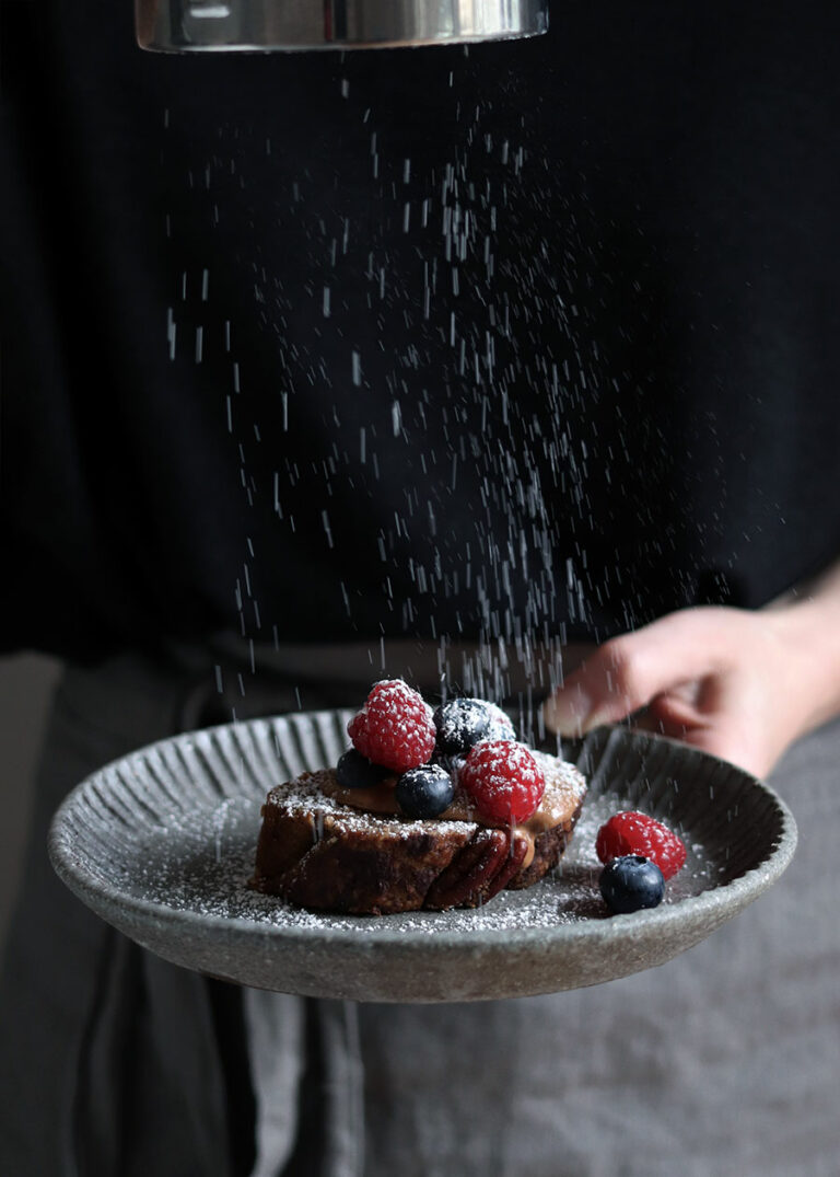 Foodfotografie - Bananenbrot mit Früchten