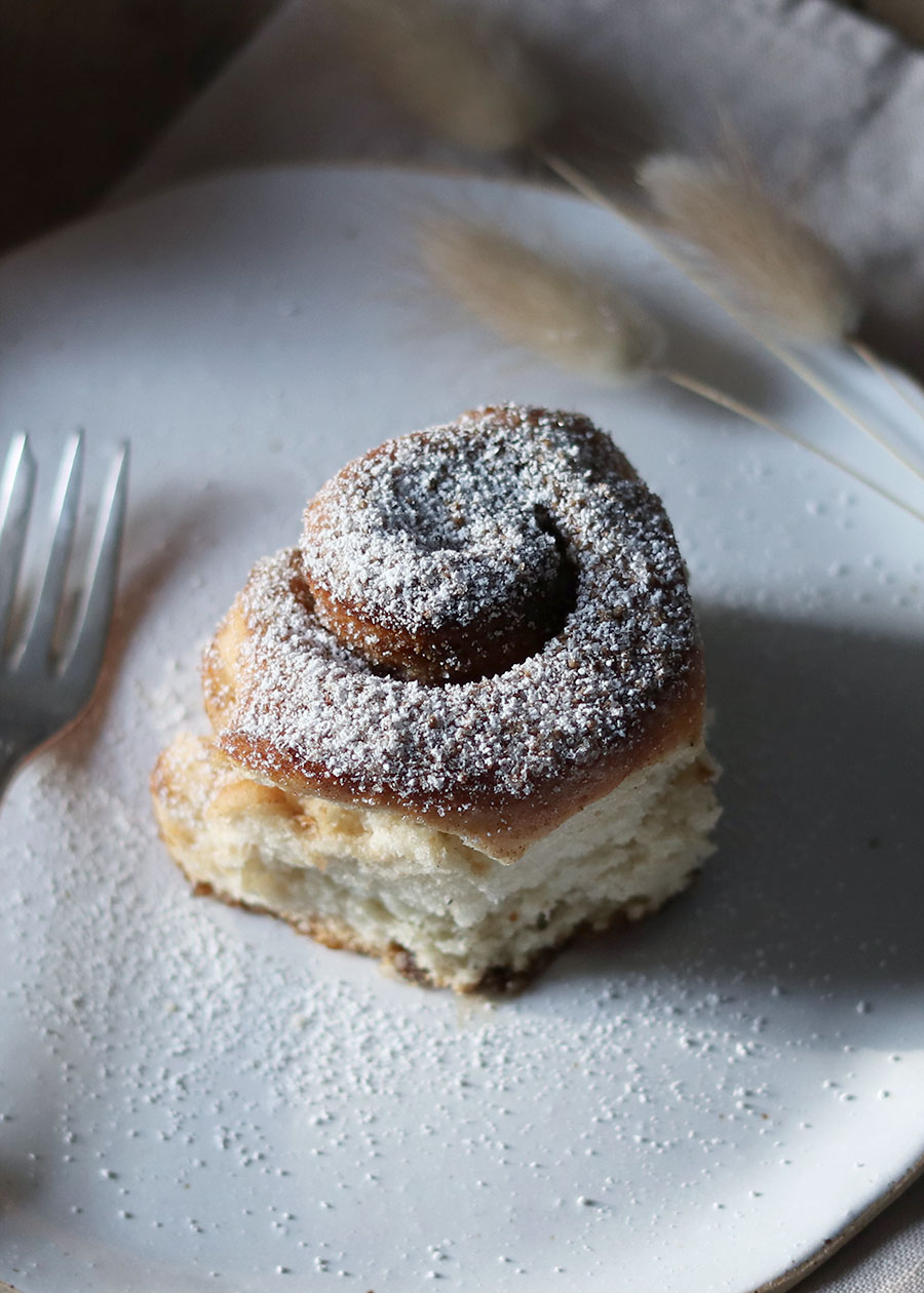 Foodfotografie einer schwedischen Zimtschnecke